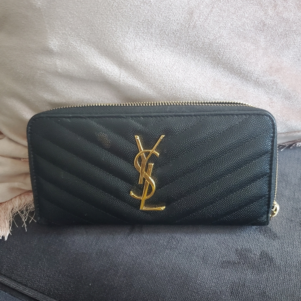 YSL Womens wallet black gold zippers in excellent condition.